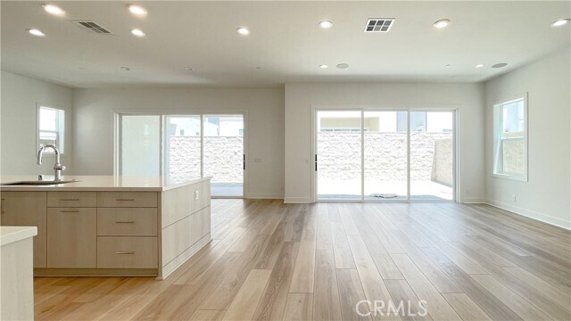Building Photo - 150 Orange Grv