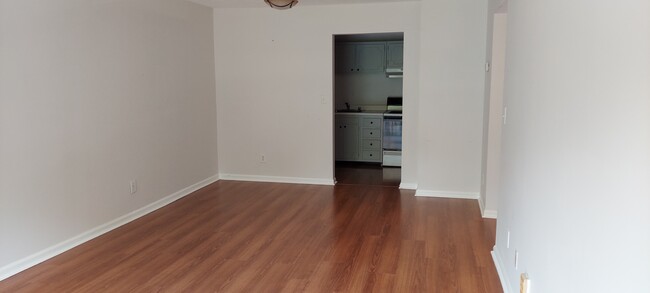 Foto del edificio - 728 Zorn Ave