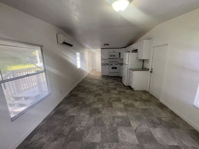Foto del edificio - 1157 S Christiana Ave
