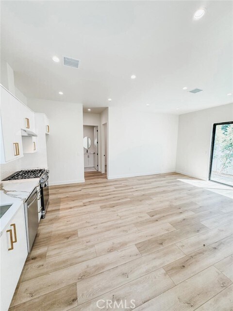 Foto del edificio - 18113 Marilla St