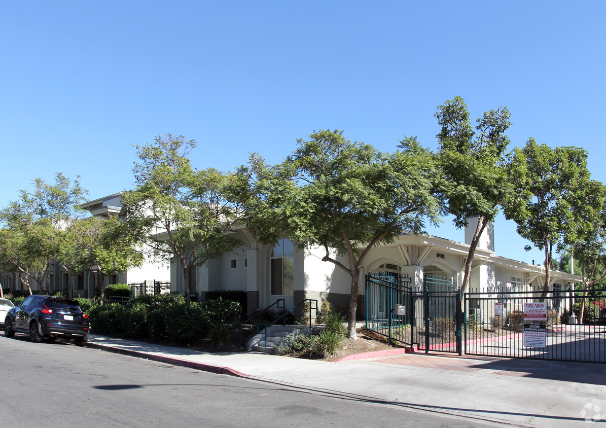 Primary Photo - Vista Verde Apartments