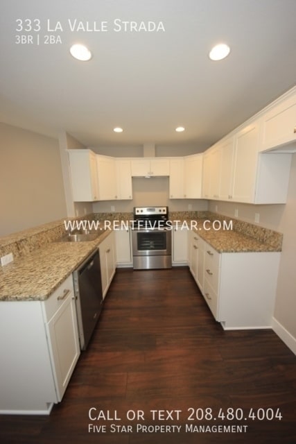 Building Photo - 333 La Valle Strada Ln