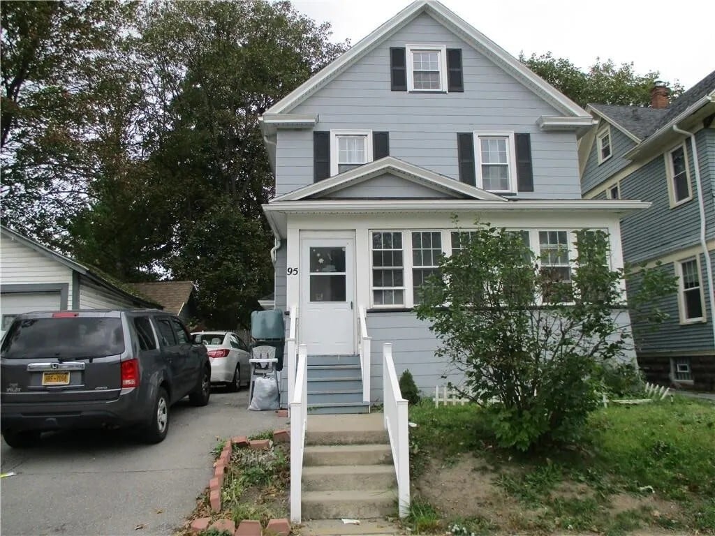 Primary Photo - 95 Lark St