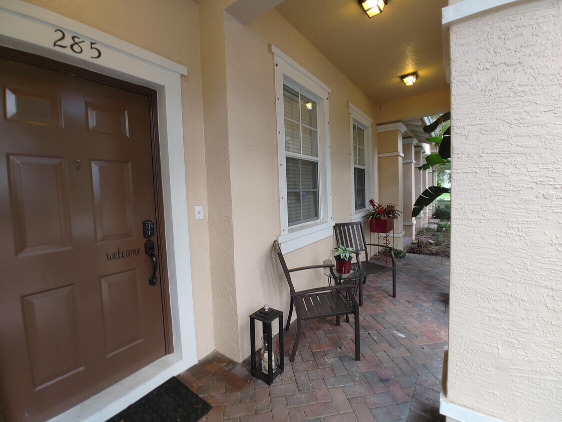 Primary Photo - 285 E Bay Cedar Cir