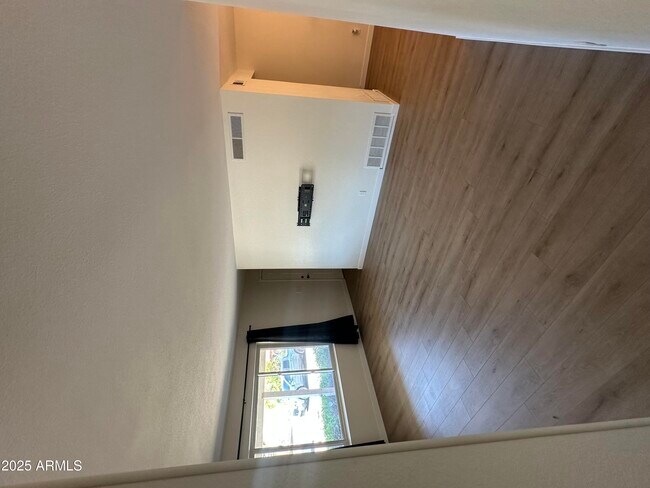 Foto del edificio - 1303 W Devonshire St