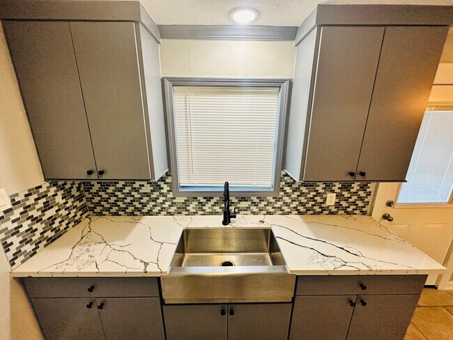 Foto del edificio - 4207 Madden Ln