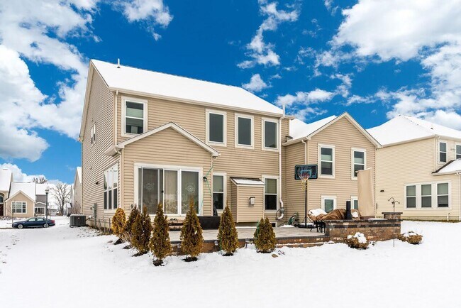 Building Photo - 920 Farmington Ln
