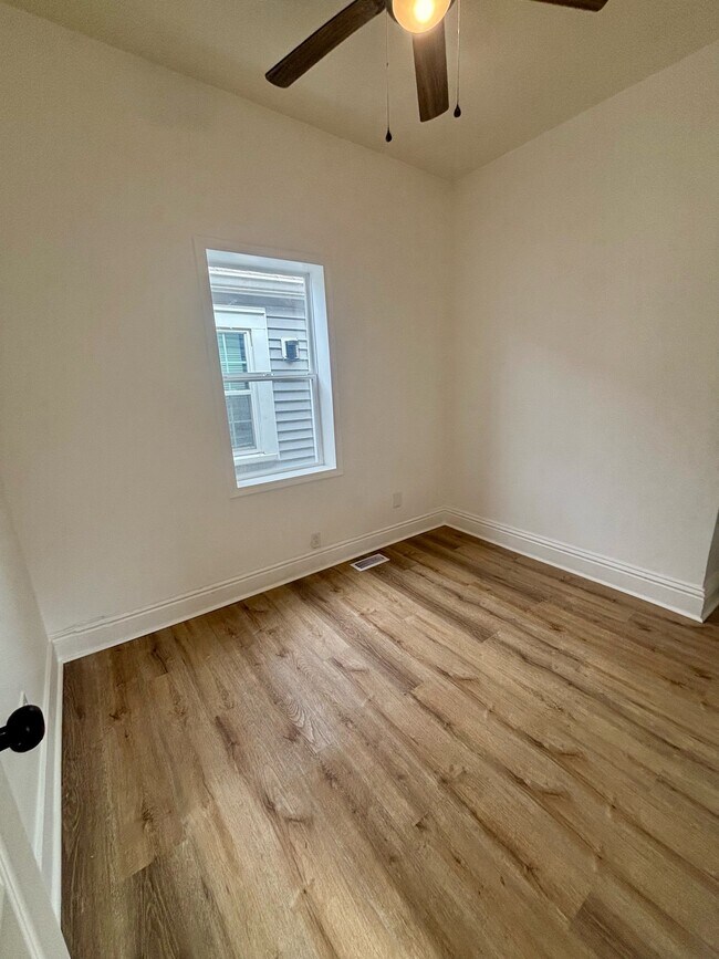 Foto del edificio - 525 E 8th St