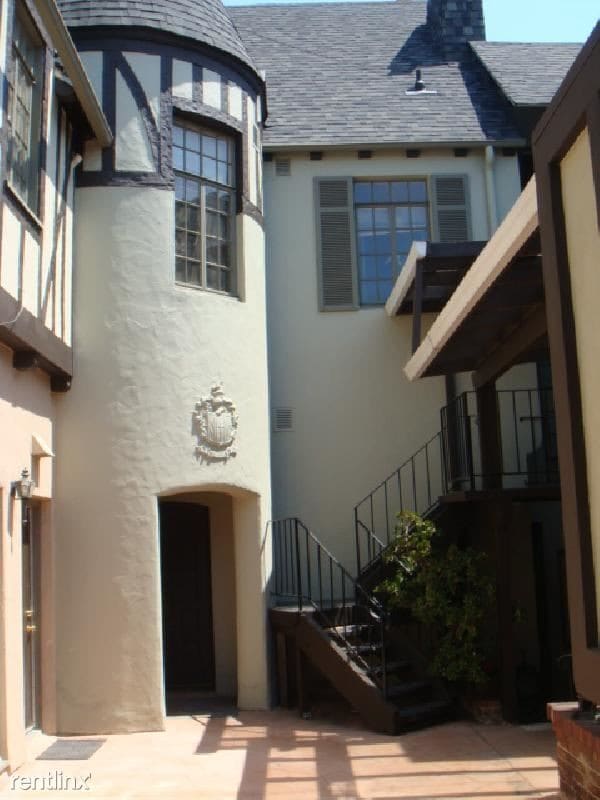 Building Photo - 2555 Le Conte Ave