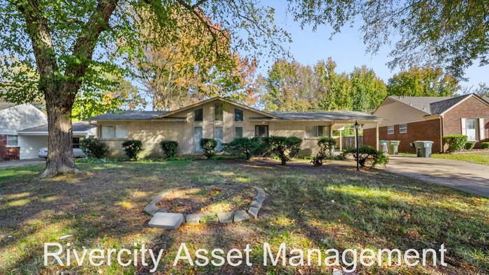 Primary Photo - East Memphis Beauty!!!! Section 8 Welcomed...