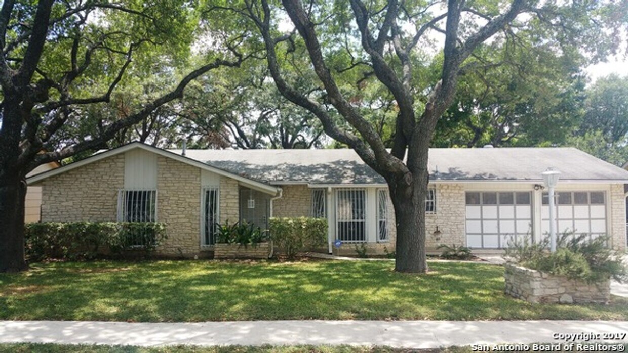 Foto principal - Charming one story in Rolling ridge subdiv...