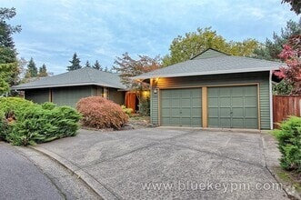 Building Photo - 5500 NW Ridgemoor Ct