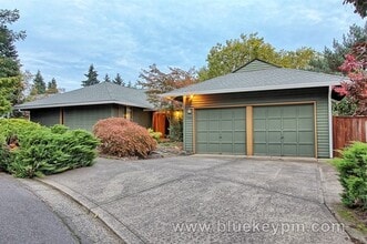 Building Photo - 5500 NW Ridgemoor Ct