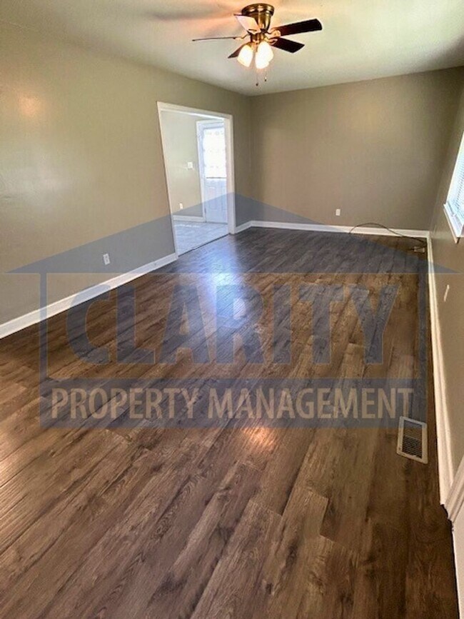 Building Photo - Super cute 3 bedroom house!!