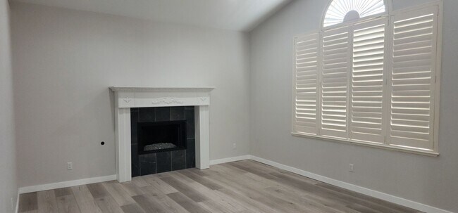 Foto del edificio - Spacious 4-bedroom Home Available in Deser...