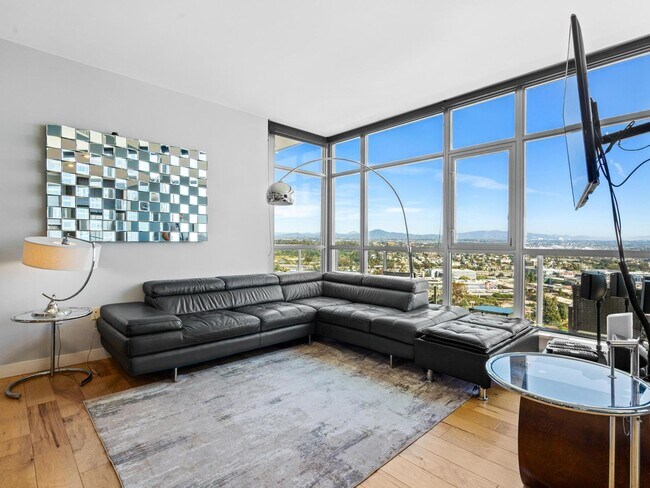 Foto del edificio - Furnished Aria Penthouse with Panoramic Views & Wraparound Balcony