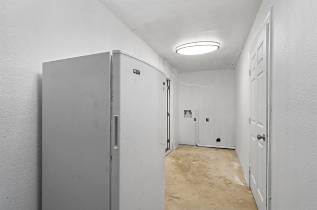 Building Photo - 118 E Tamarind St