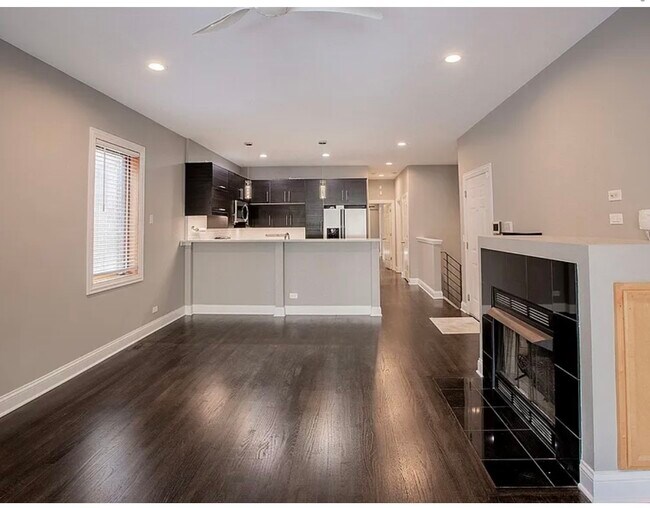 Building Photo - 524 N Hermitage Ave