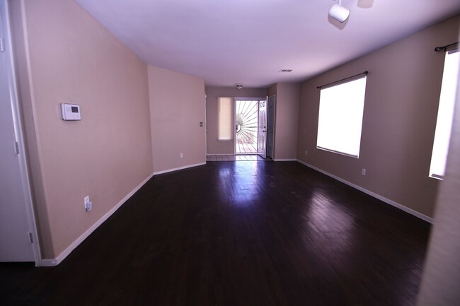 Building Photo - SOUTH - ONE STORY HOUSE, 3 BEDROOMS/2 BATH...