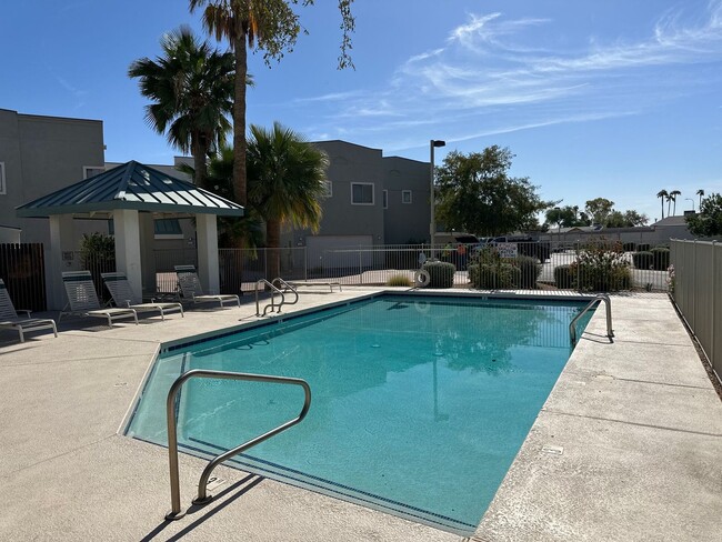 Foto del edificio - 2 bed/2 bath townhome in TEMPE!