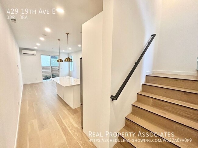 Building Photo - 429 19th Ave E