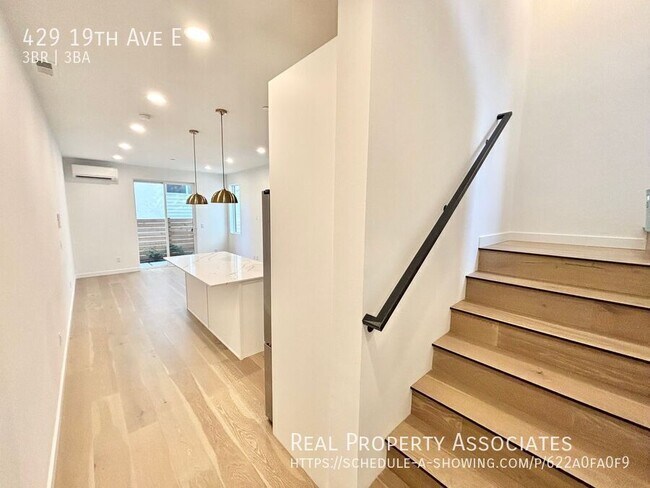 Foto del edificio - 429 19th Ave E