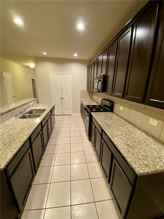 Building Photo - 172 Hollis Ln
