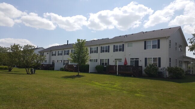 Foto del edificio - 371 McGrath Dr