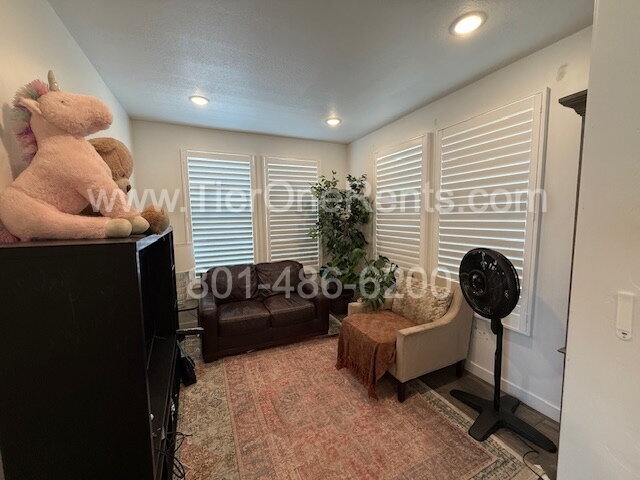 Building Photo - NO DEPOSIT option available for qualified renters!