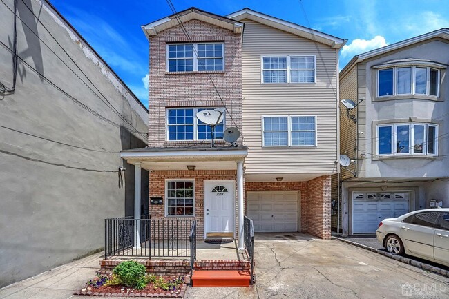 Foto del edificio - 125 Elizabeth Ave