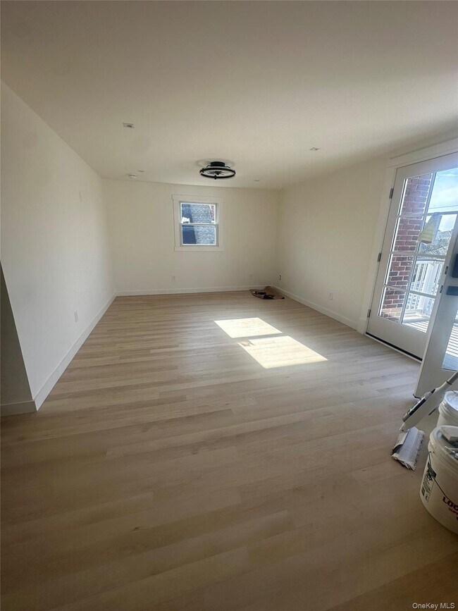 Foto del edificio - 557 E Hudson St