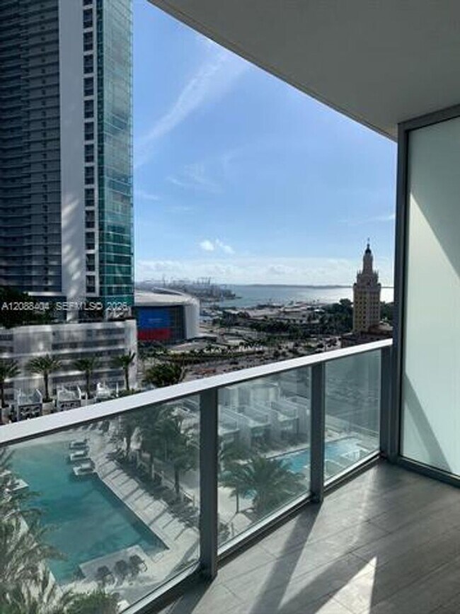 Foto del edificio - 851 NE 1st Ave