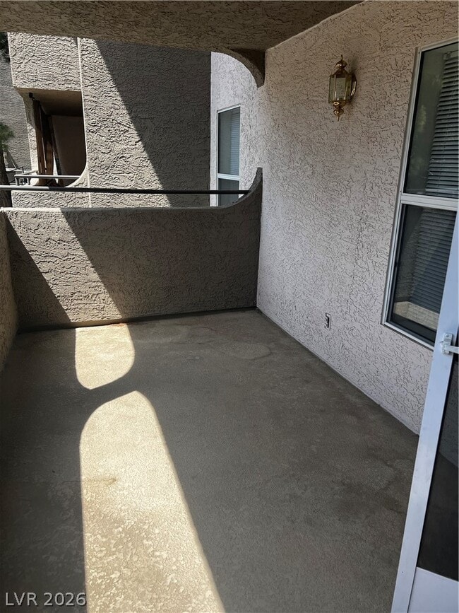 Building Photo - 701 Capri Dr
