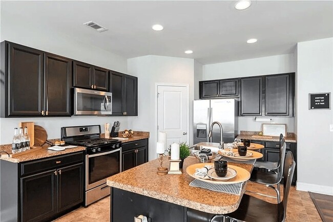 Foto del edificio - 3 Bedroom Townhome in Atlanta