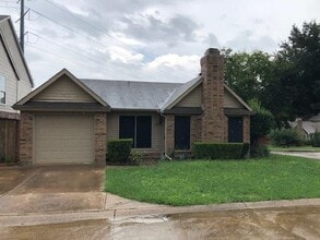 Building Photo - 2900 Myrtlewood Ln