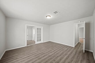 Building Photo - 6806 Woodrow St