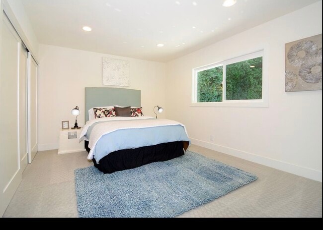 Building Photo - 15643 Woodfield Pl