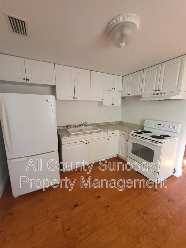 Building Photo - 866 53rd Ave N