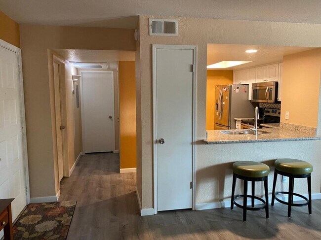 Foto del edificio - 4850 E Desert Cove Ave