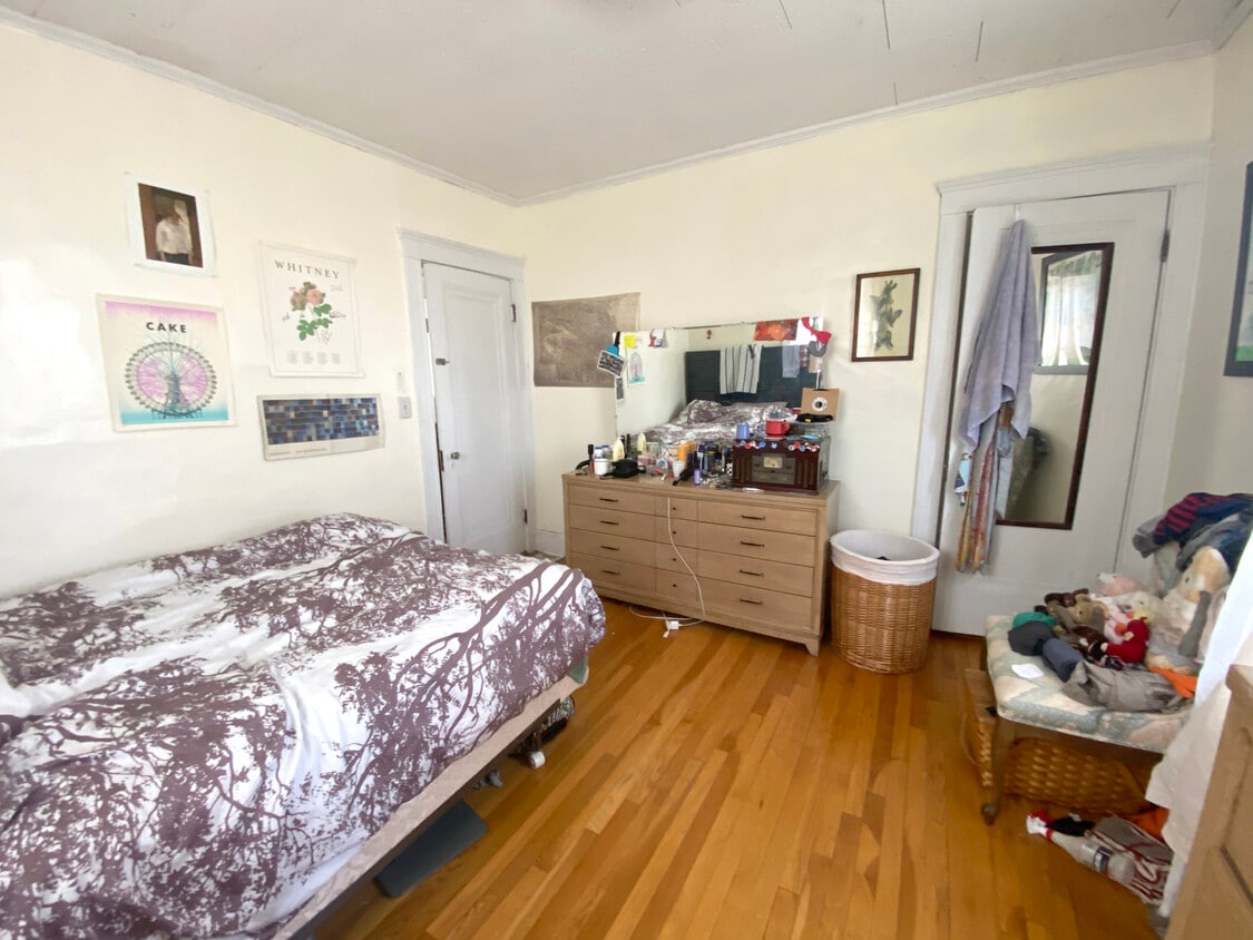 Primary Photo - 2031 Commonwealth Ave