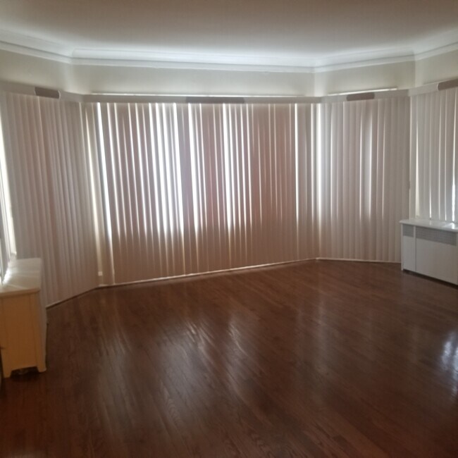 Foto del edificio - 7810 S Bennett Ave