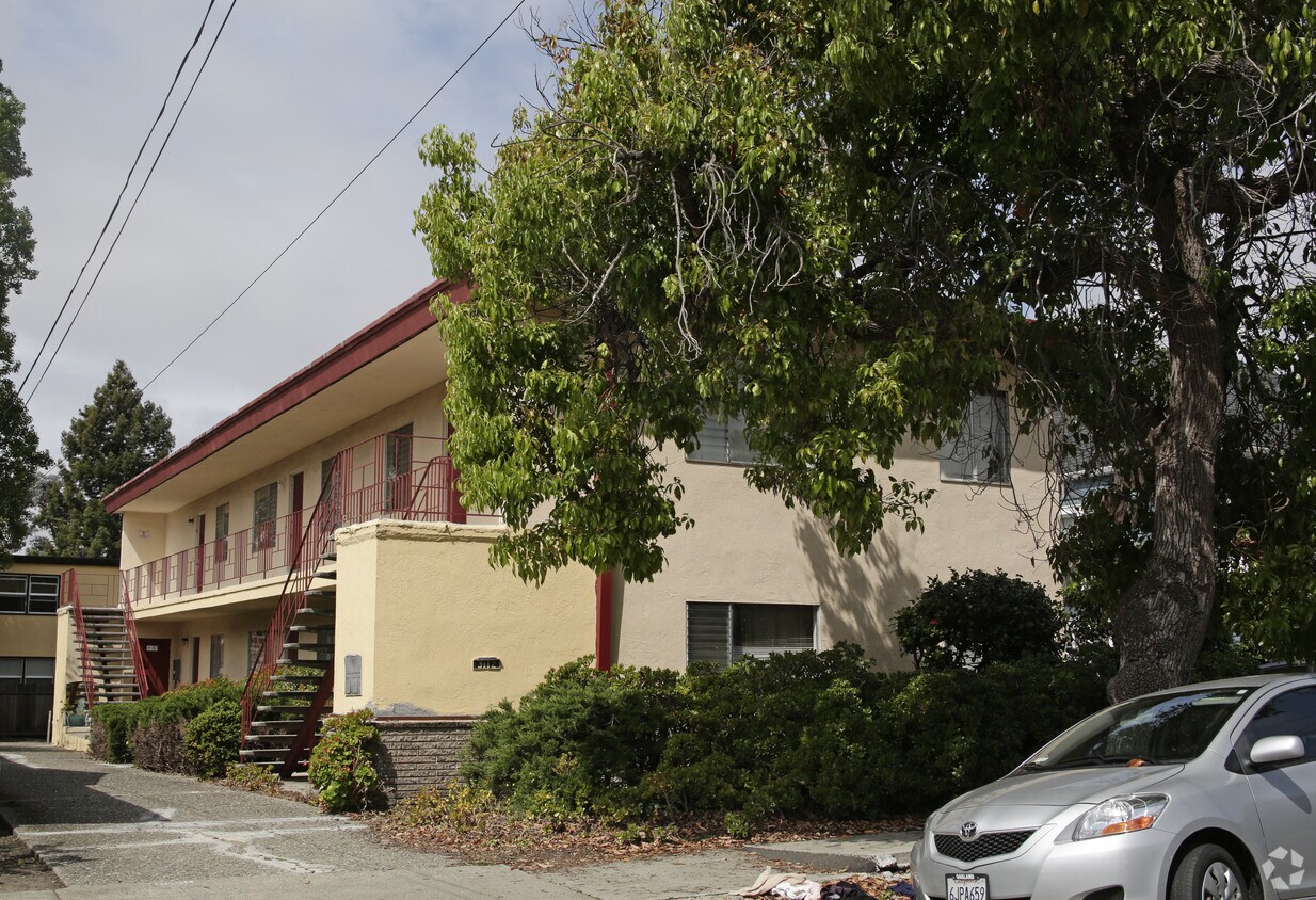 Primary Photo - 3112 Deakin St