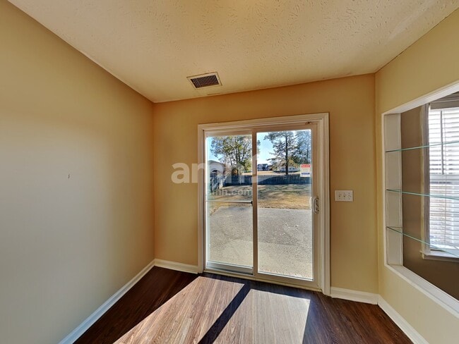 Building Photo - 803 Buckhaven Dr