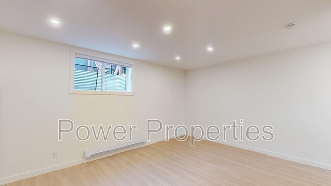 Building Photo - 1336-1010 10 Ave SE