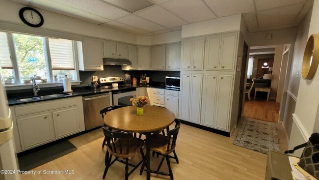 Building Photo - 2231 Capouse Ave