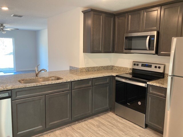 Building Photo - 11 Ripcord Ln