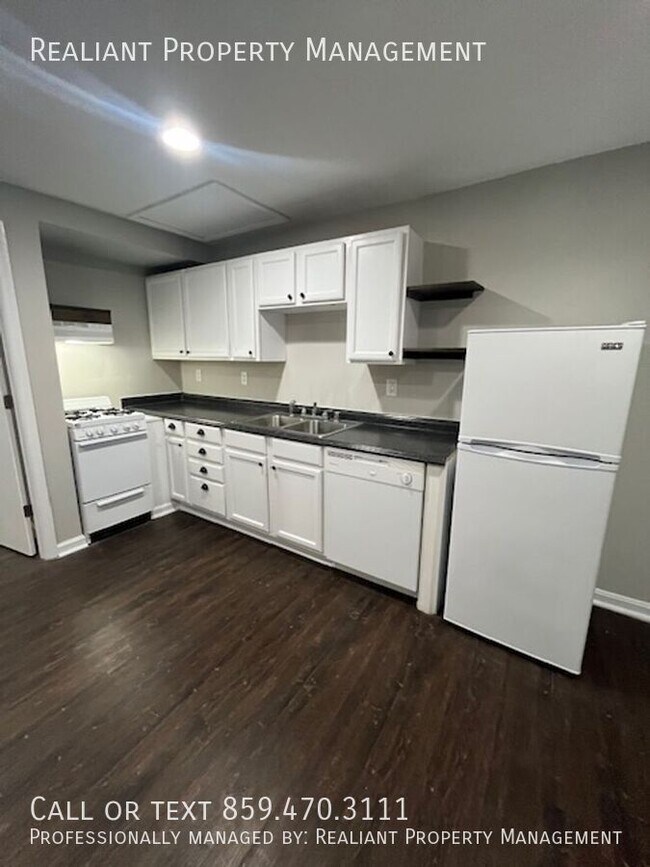 Foto del edificio - 208 Lakeshore Dr