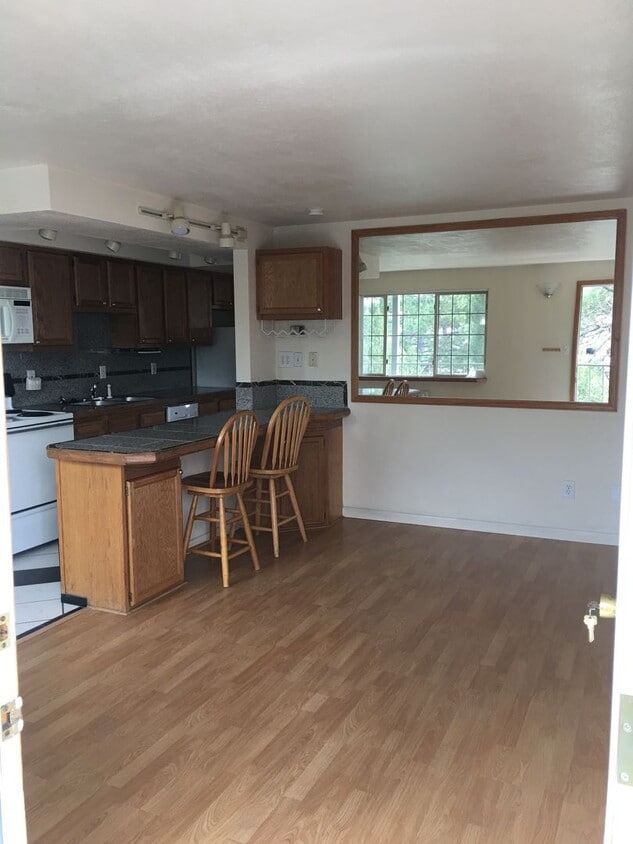 Foto principal - ONE MONTH FREE! Pet-friendly 1 BD/1 BA in ...