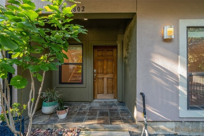 Building Photo - 1802 Rosalie St