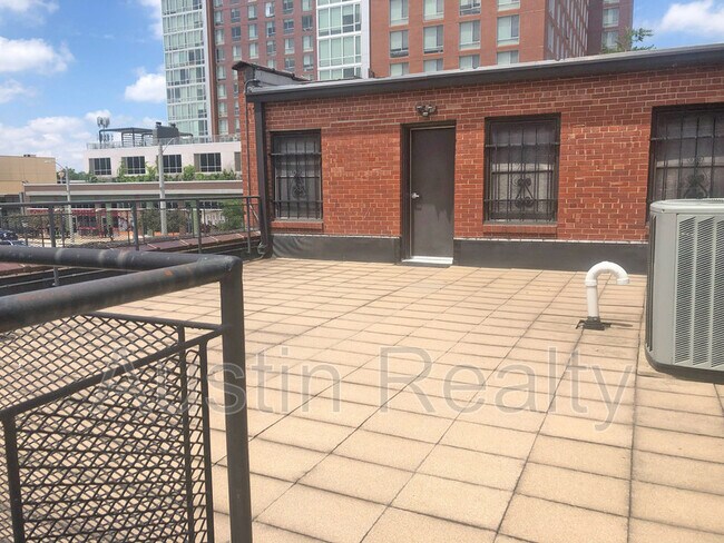 Building Photo - 6104 Delmar Blvd